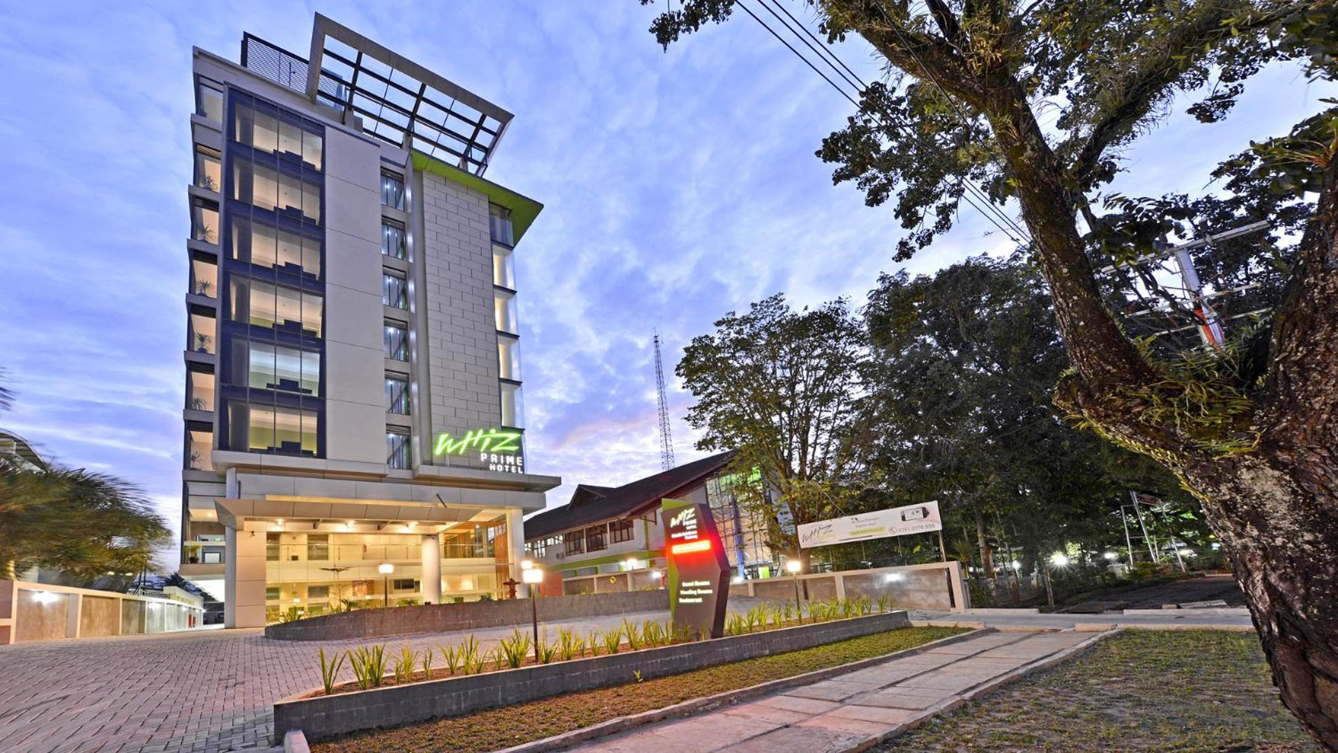 Whiz Prime Hotel Khatib Sulaiman Padang Dış mekan fotoğraf