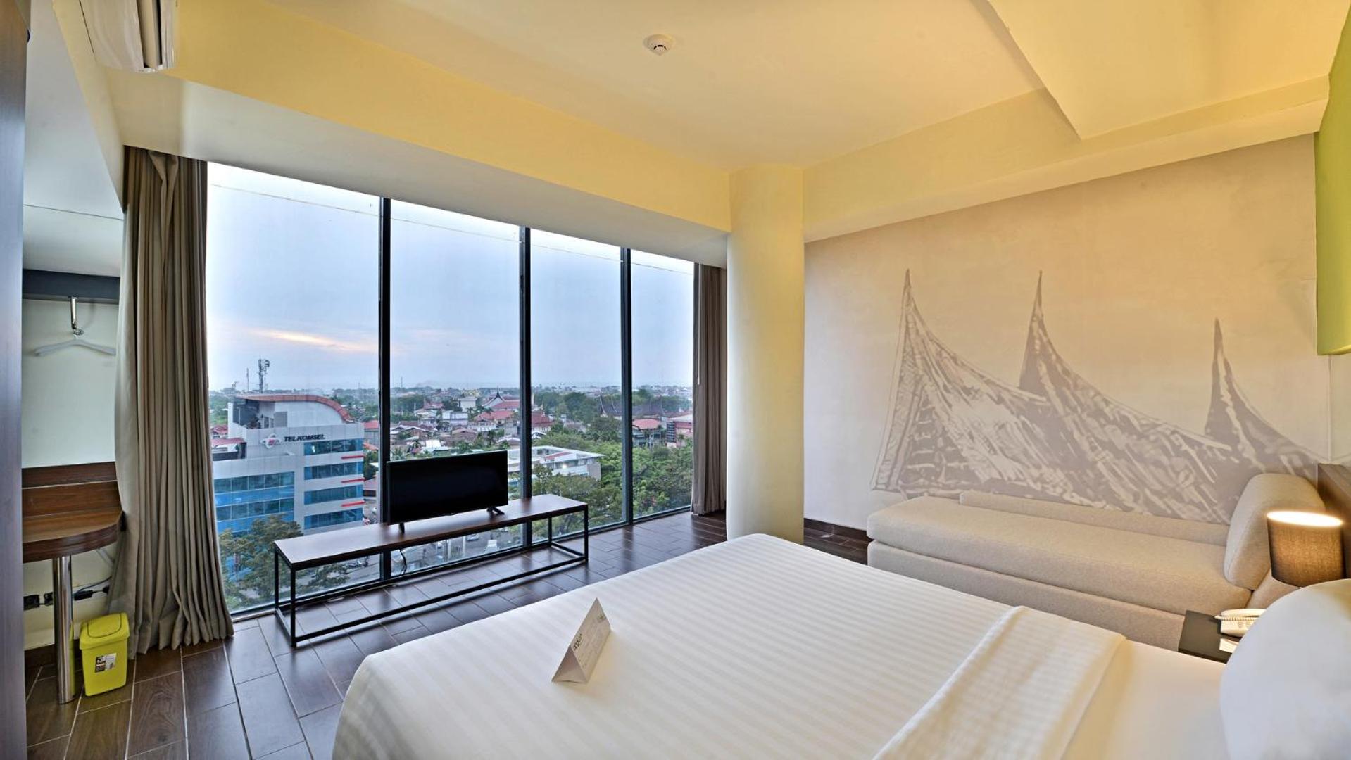 Whiz Prime Hotel Khatib Sulaiman Padang Dış mekan fotoğraf