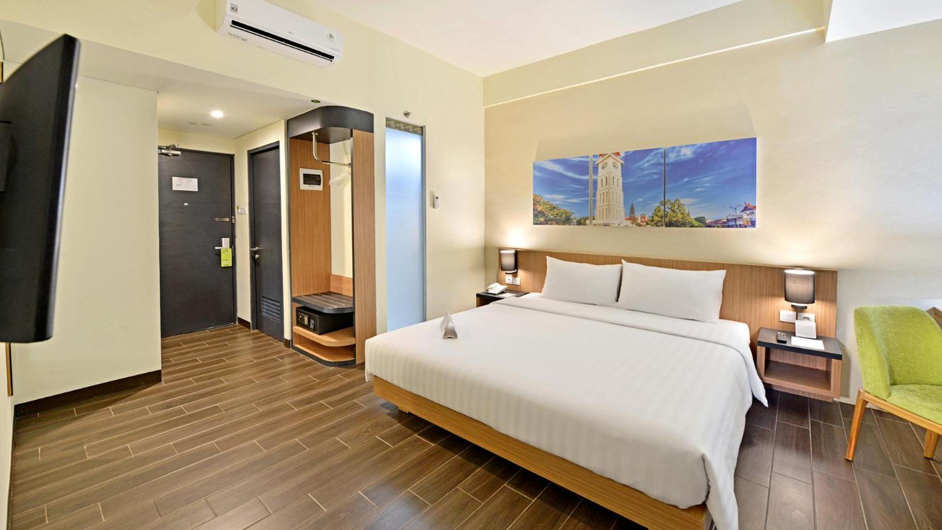 Whiz Prime Hotel Khatib Sulaiman Padang Dış mekan fotoğraf