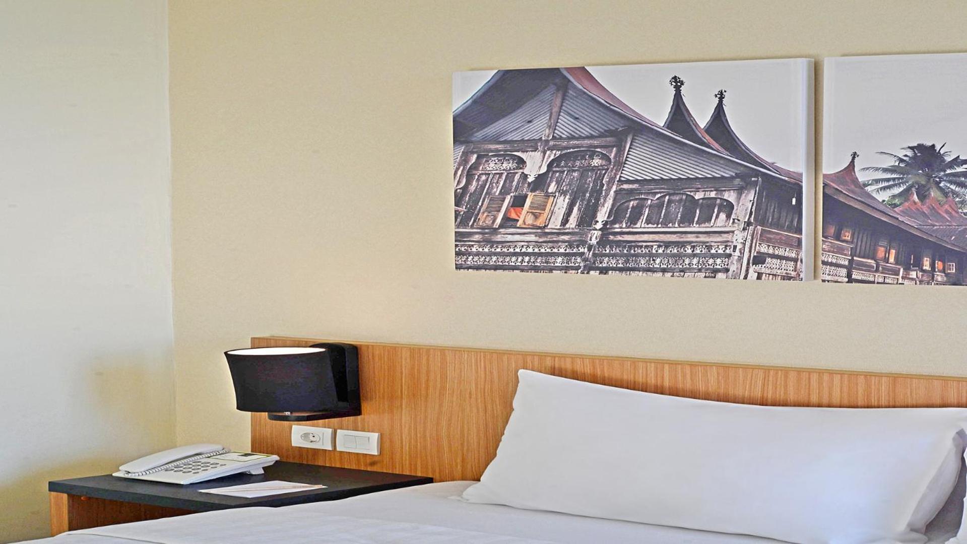 Whiz Prime Hotel Khatib Sulaiman Padang Dış mekan fotoğraf